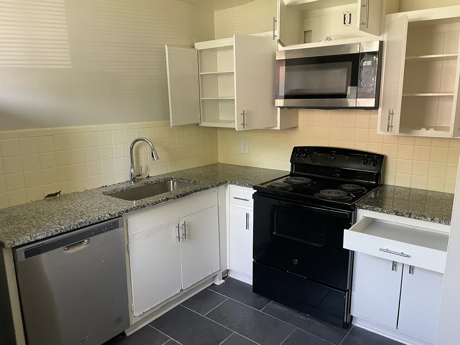 2 bed, 900 sqft, $950 — Photo 4