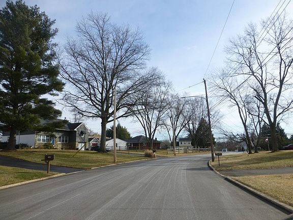 4th image of 2202 Carol Ln