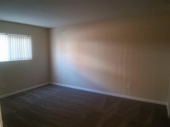 2nd image of 900 Palm Ave APT 3R