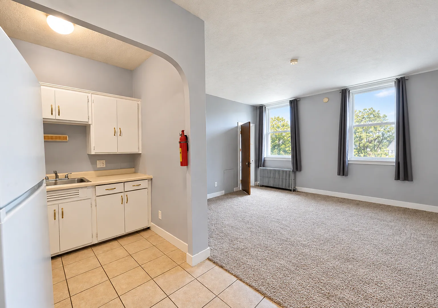 Central Avenue Apartments — Photo 1