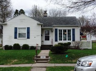 1207 W Rusholme St, Davenport, IA 52804