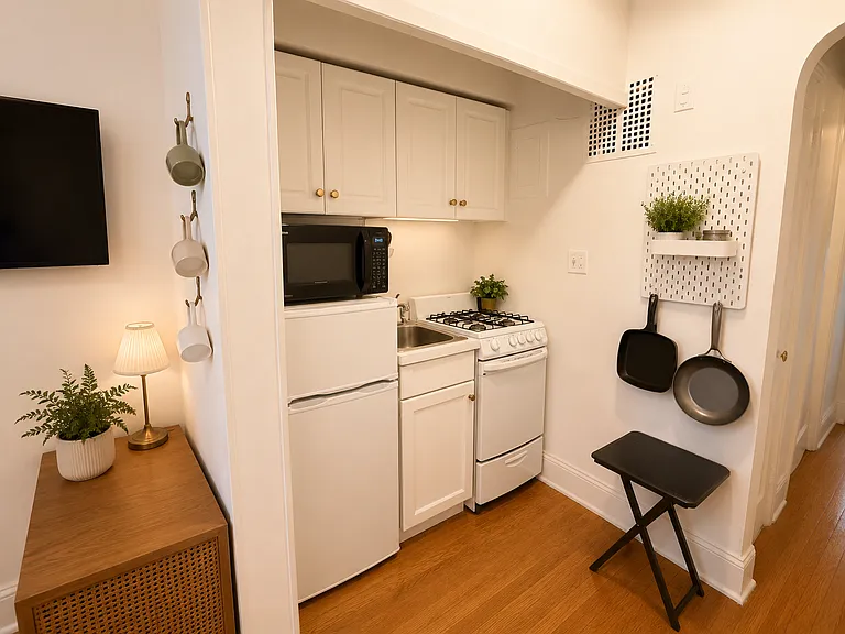 341 E 22nd St #4B — Photo 5