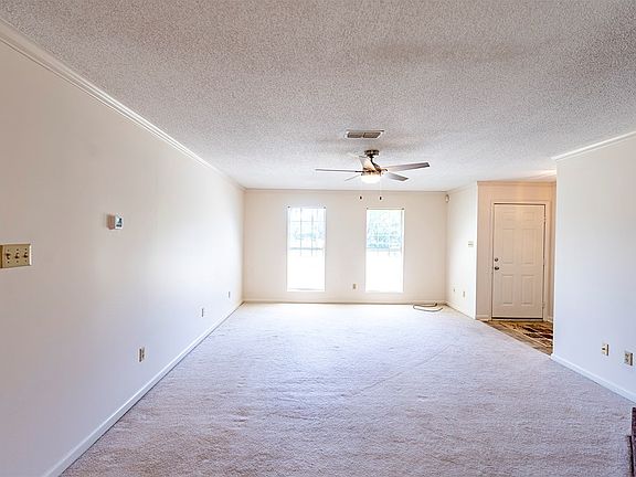 4th image of 189 Saint Clair Dr