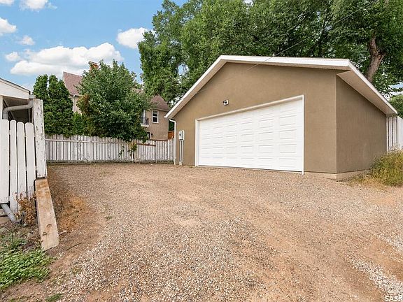 3rd image of 1077 Clifton AVENUE