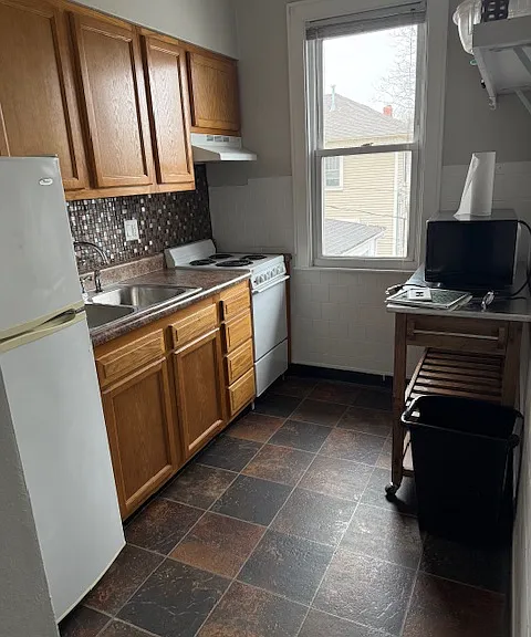 831 1/2 S Grand Ave W — Photo 1