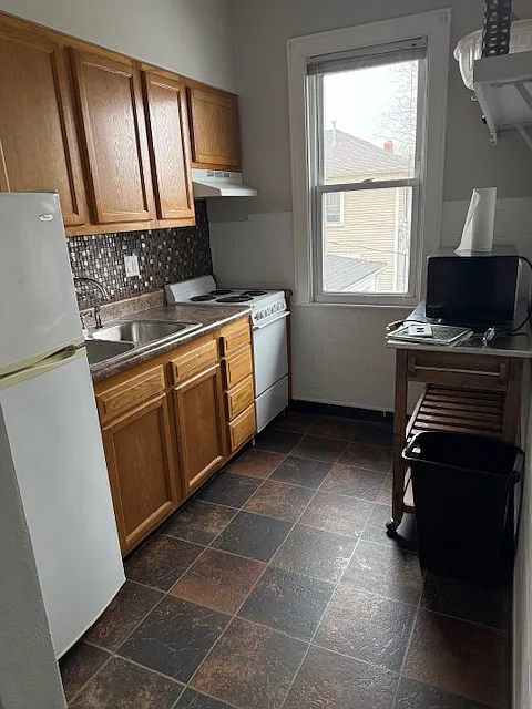 831 1/2 S Grand Ave W