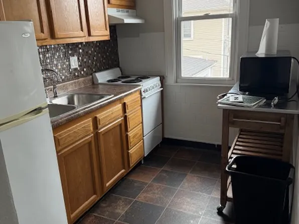 831 1/2 S Grand Ave W, Springfield, IL 62704