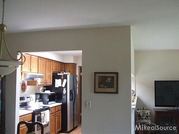 3rd image of 48861 Bay Shore Ct