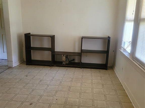 3rd image of 3924 Meadowview Dr
