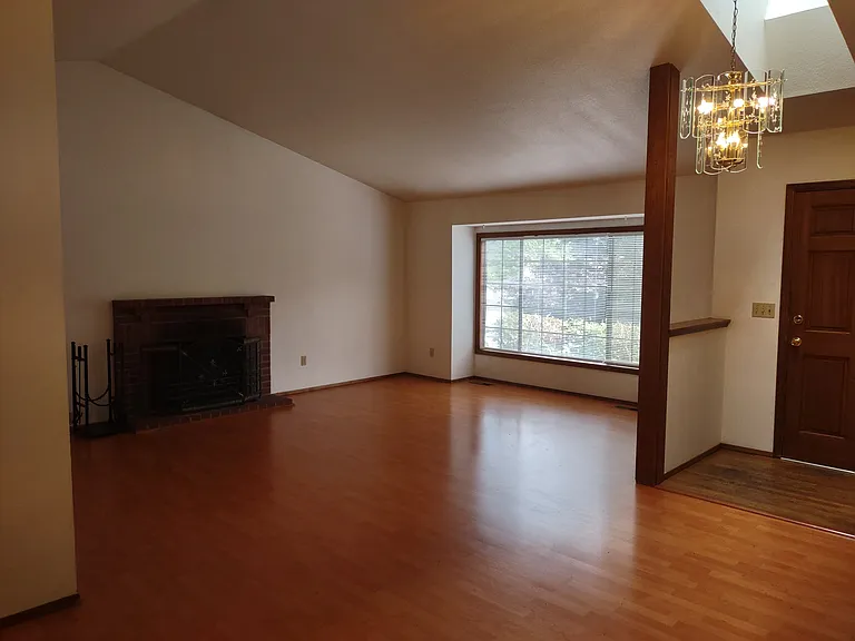 945 148th Dr SE — Photo 4
