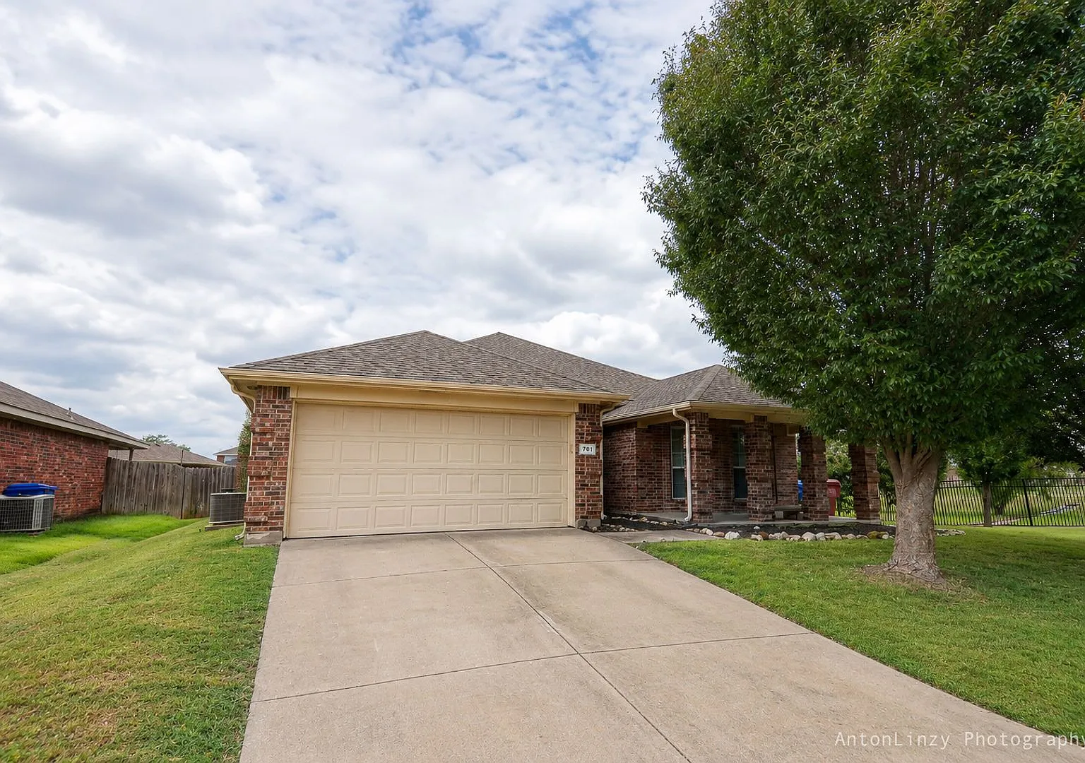 $1,950 3 Bed/2 Bath/2 Garage Ready for Move-in Home in Woodland Creek — Photo 1
