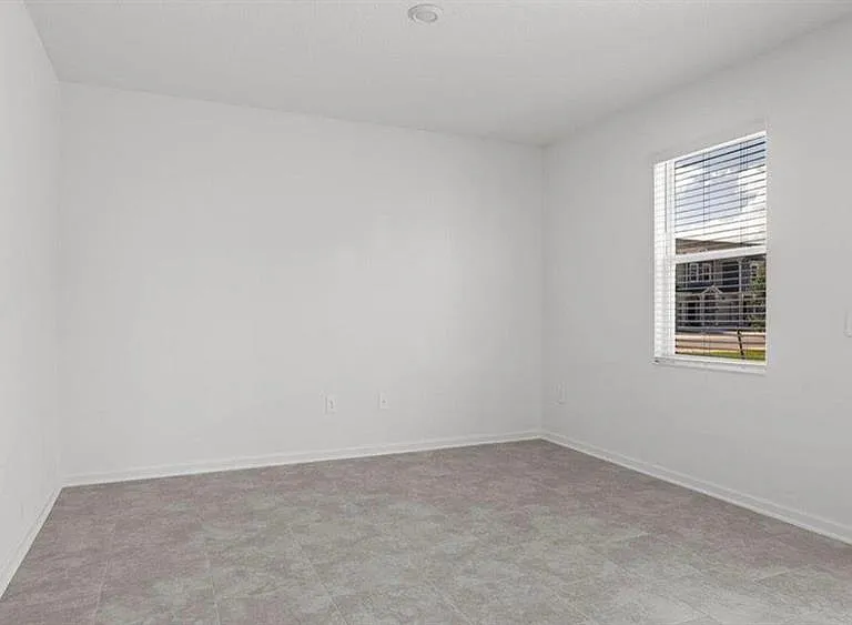 3302 Laurent Loop — Photo 22