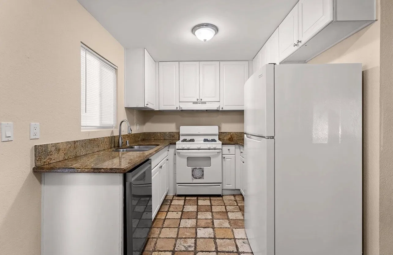 2 bed, 806 sqft, $1,500 — Photo 3