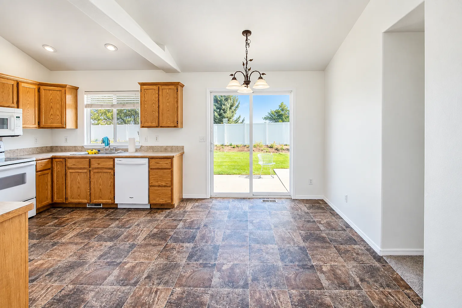 3 bed, 2.0 bath, 1187 sqft, $2,100 — Photo 4