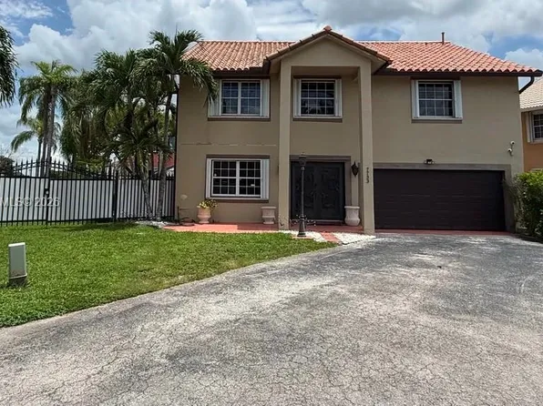 7733 NW 192nd St, Hialeah, FL 33015