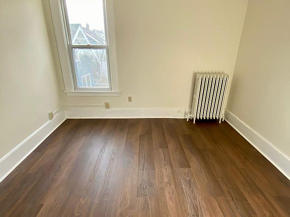 5th image of 729 Helen St #4