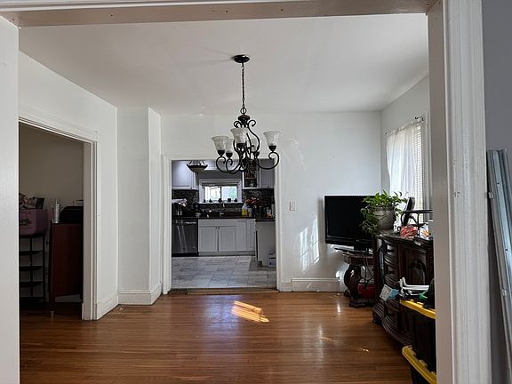 4th image of 35 Farmland Rd
