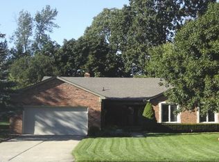 1717 Snowden Cir, Rochester Hills, MI 48306