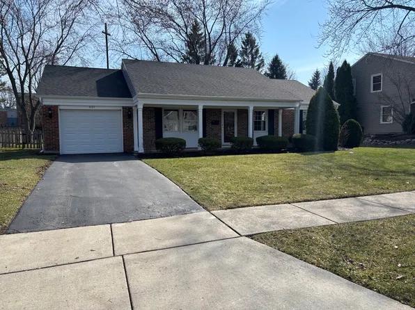 1621 Portsmouth Ln, Schaumburg, IL 60194