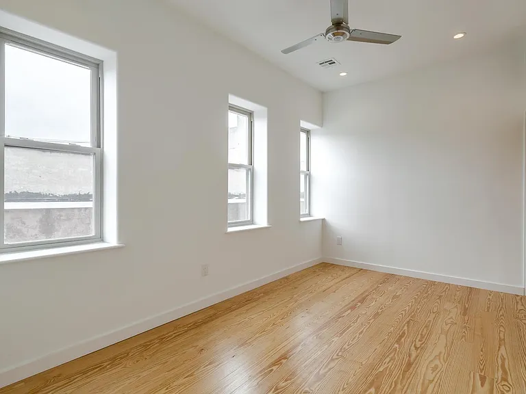 1924 E Dauphin St #3R — Photo 4