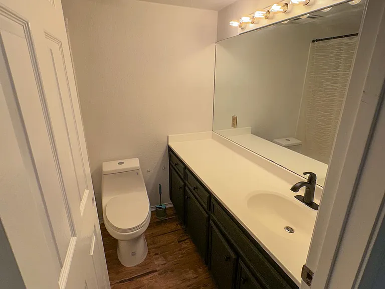 706 W 22nd St #102 — Photo 6