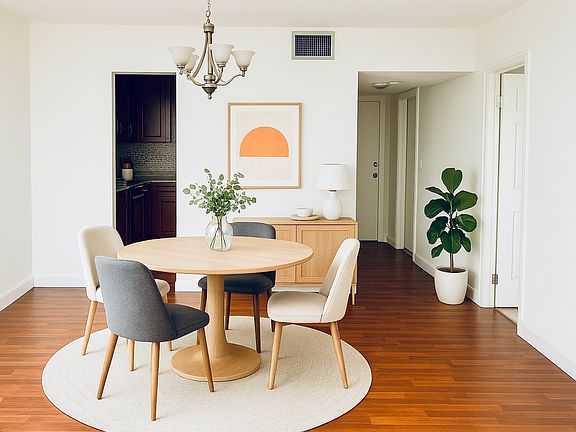4th image of 2025 NE 164th St APT 901