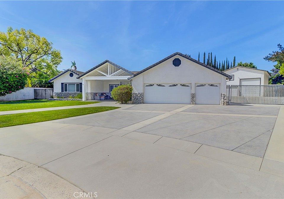 1st image of 5821 Blueberry St