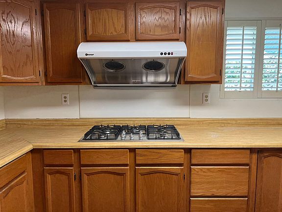 5th image of 8241 Lake Knoll Dr