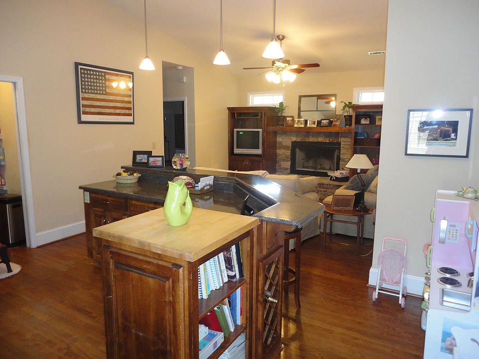 1st image of 211 Stewart St