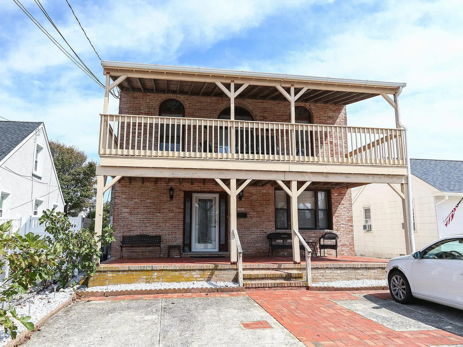 4 bed, 3.0 bath, $3,500 — Photo 2