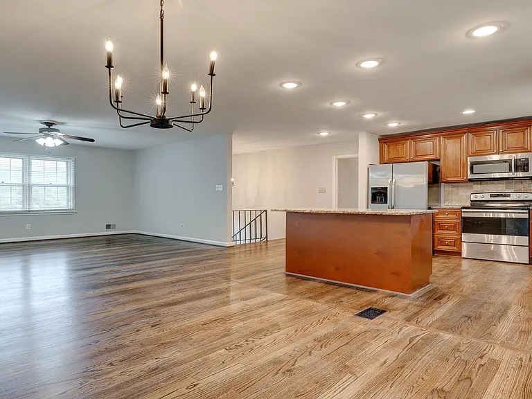 3404 Jones Dr — Photo 6