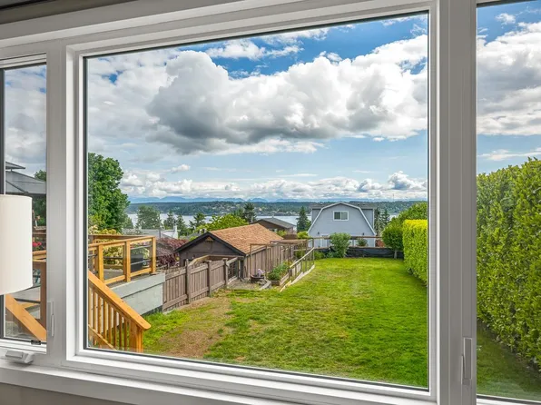 651 Colwyn St, Campbell River, BC V9W 2X2