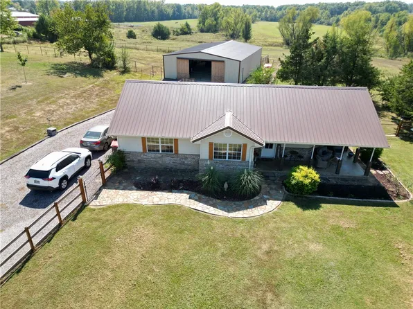 1011 W Red Hill St, Dyer, AR 72935