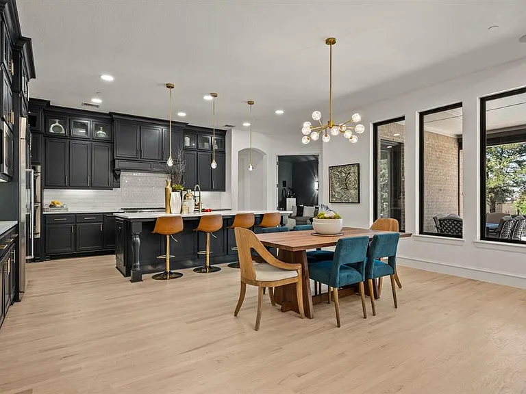 320 W Highland St — Photo 15