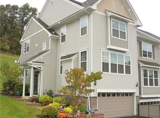 2402 Hawthorn Way, New Windsor, NY 12553