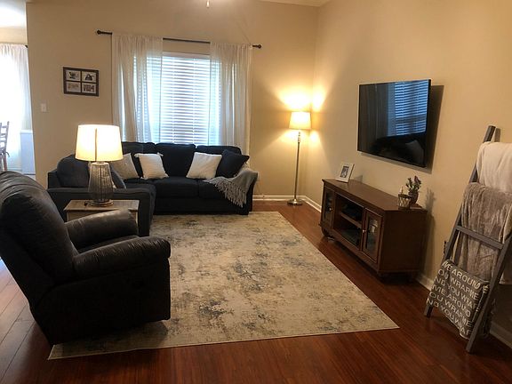 3rd image of 105 Sunny Peak St
