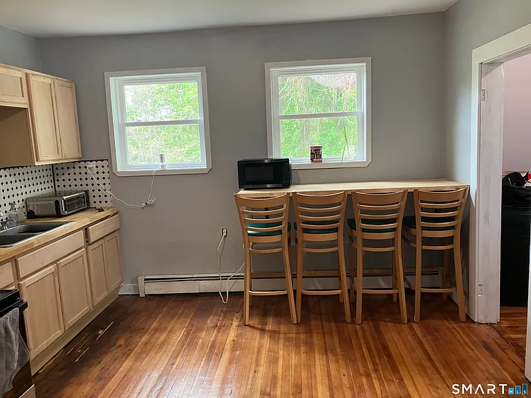 28 Village St — Photo 3