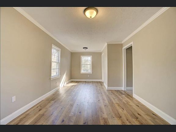 5th image of 29 Edenwood Dr