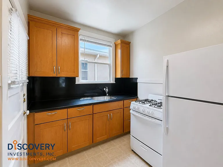 Mandana Blvd. 532-540 — Photo 13