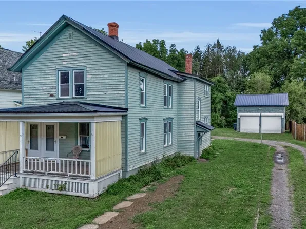 67 Chestnut St, Gowanda, NY 14070