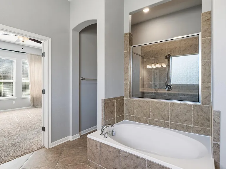 2508 Hilltop Divide Ln — Photo 26