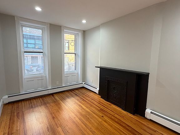 2nd image of 101 Sussex St APT 1L