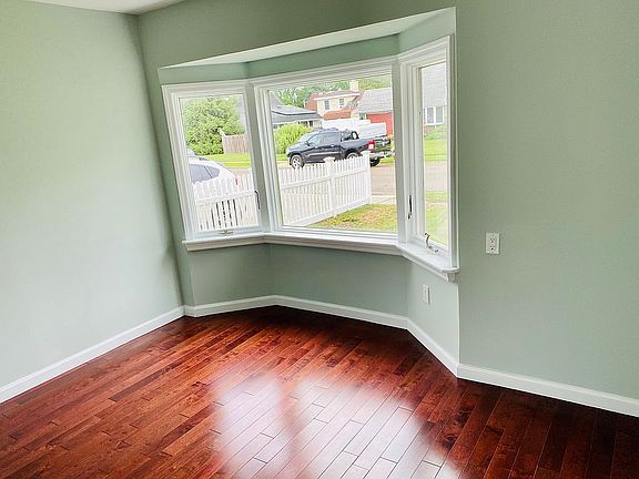 4th image of 11 Grange Ln