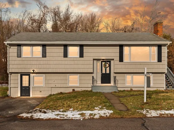 8 Maple Ln, Millbury, MA 01527