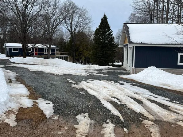 1904 E Kolpack Rd, Skandia, MI 49885