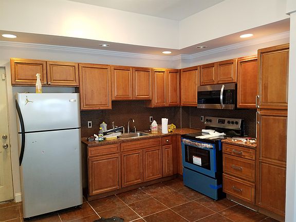 3rd image of 164 W Wishart St