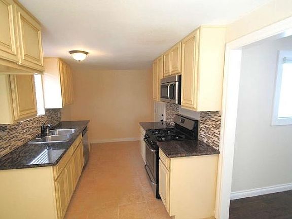 3rd image of 16752 E Cypress St
