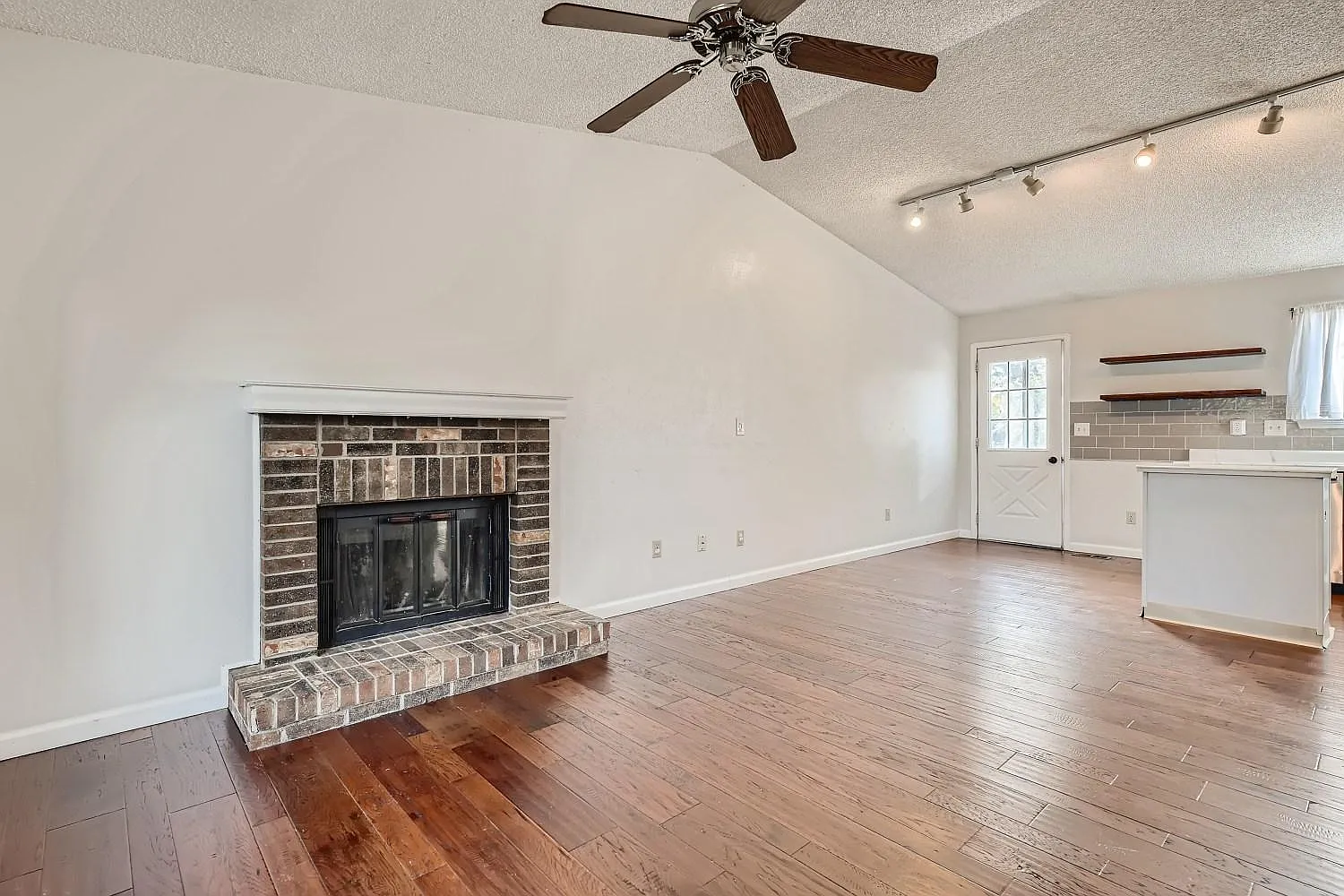 8876 W Ottawa Ave — Photo 2