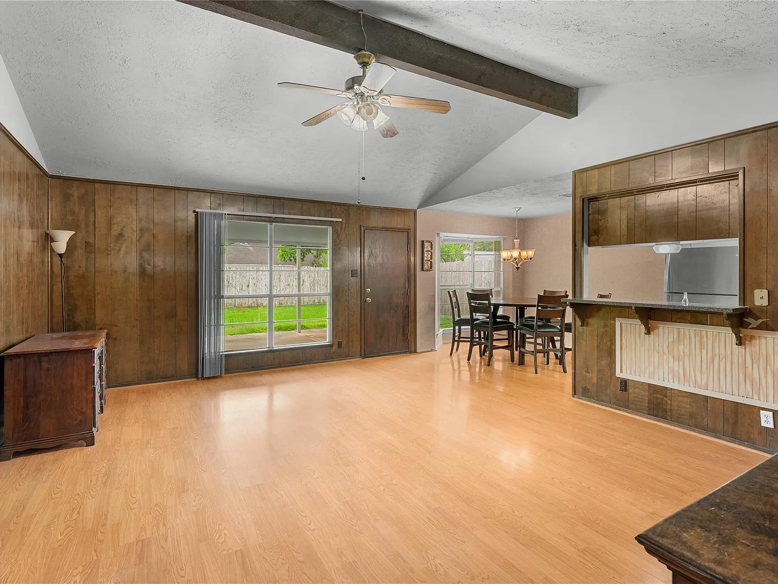 4 bed, 2.0 bath, 1572 sqft, $2,200 — Photo 3