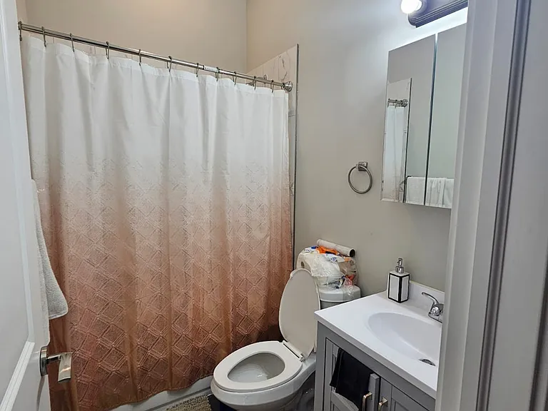 184 N Lamon Ave #3 — Photo 3